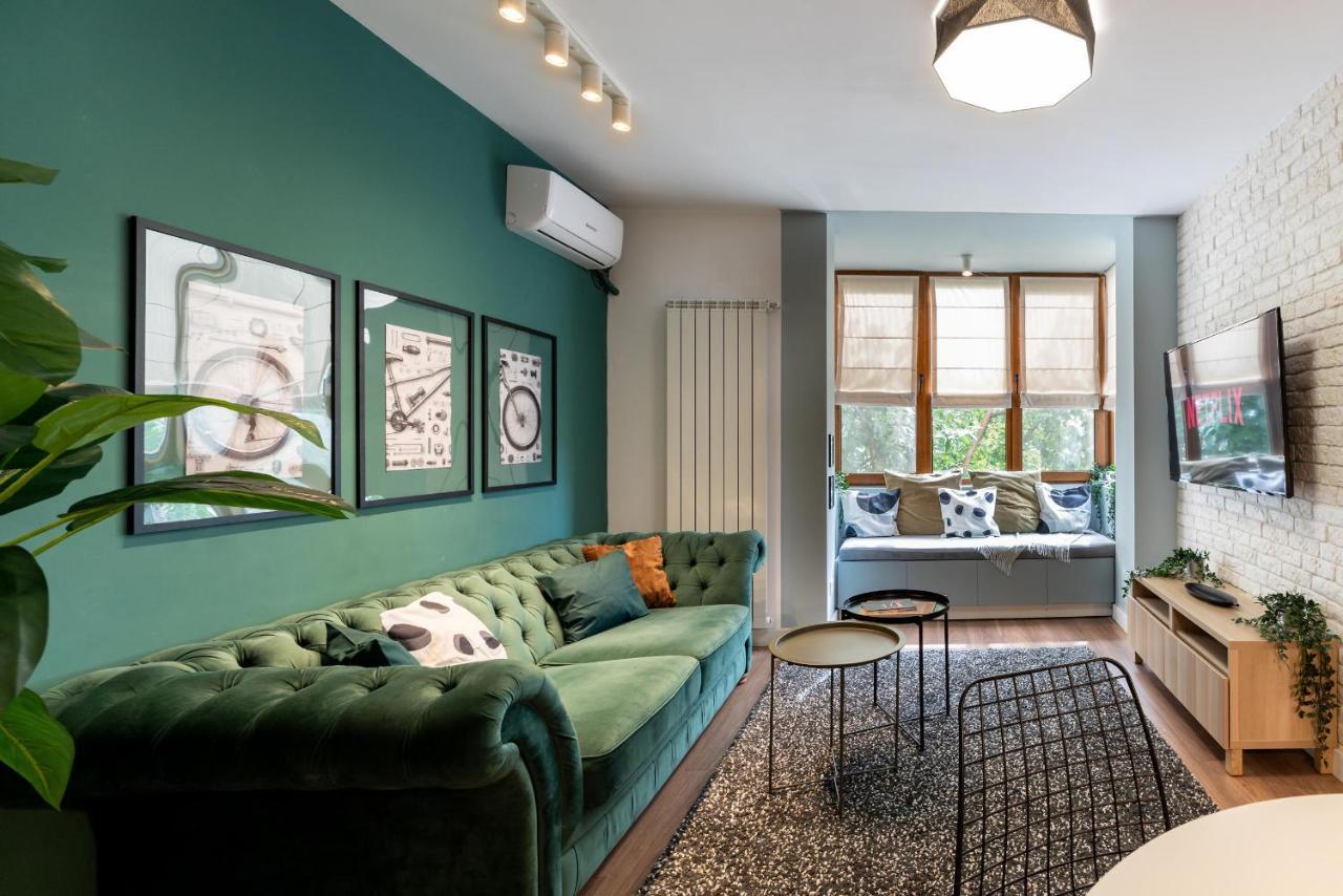 Downtown Retreat: Spacious 2-br By Unirii Square * Bucarest