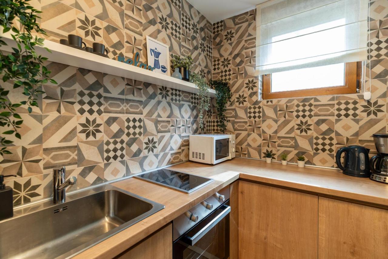 Downtown Retreat: Spacious 2-br By Unirii Square Appartamento *