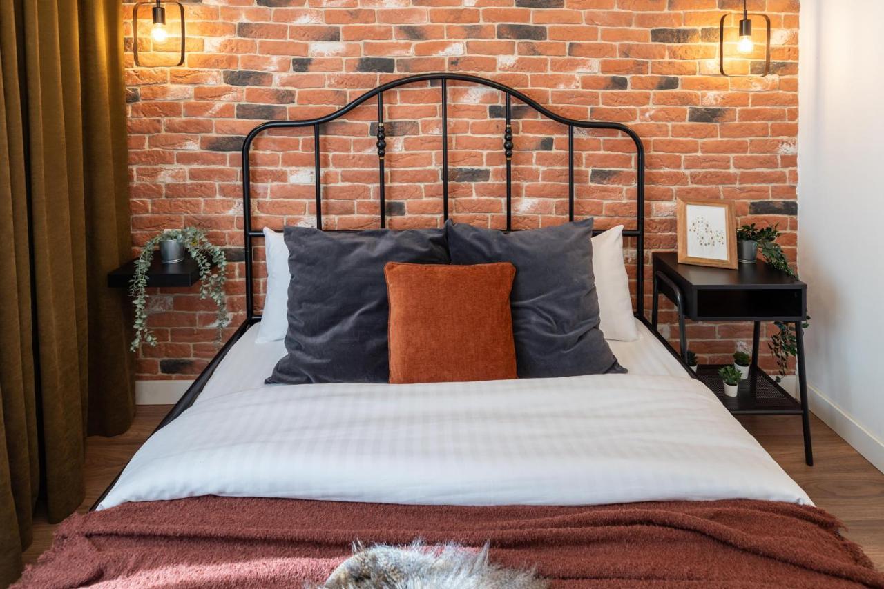 Downtown Retreat: Spacious 2-br By Unirii Square