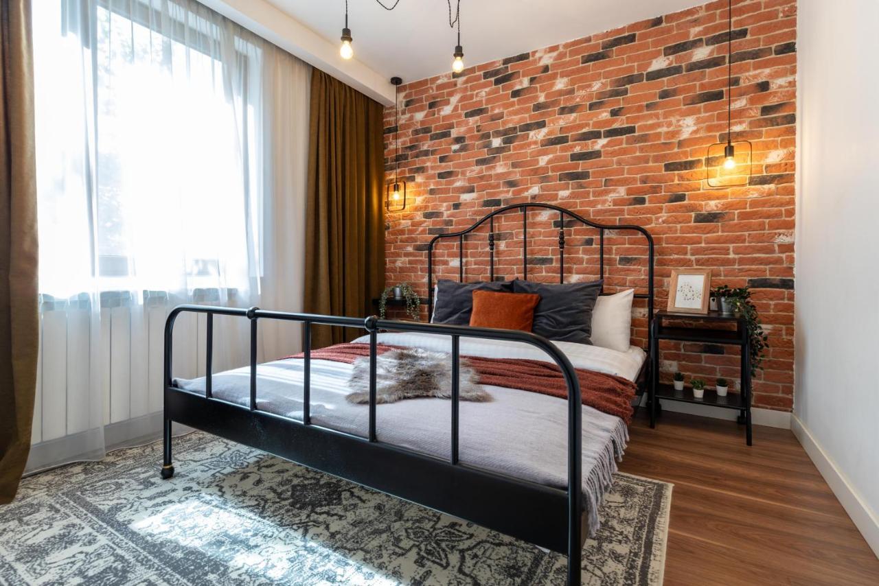 Downtown Retreat: Spacious 2-br By Unirii Square