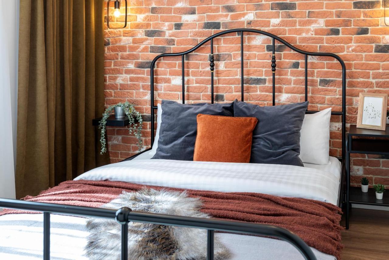 Downtown Retreat: Spacious 2-br By Unirii Square Appartamento